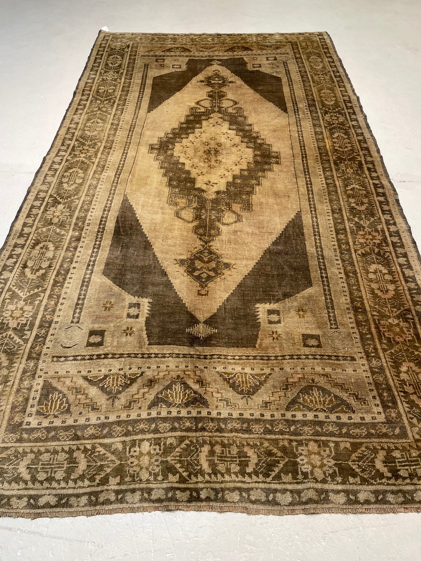 Hand-Knotted Wool Area Rug Turkish Oushak 5'7" x 10'3"