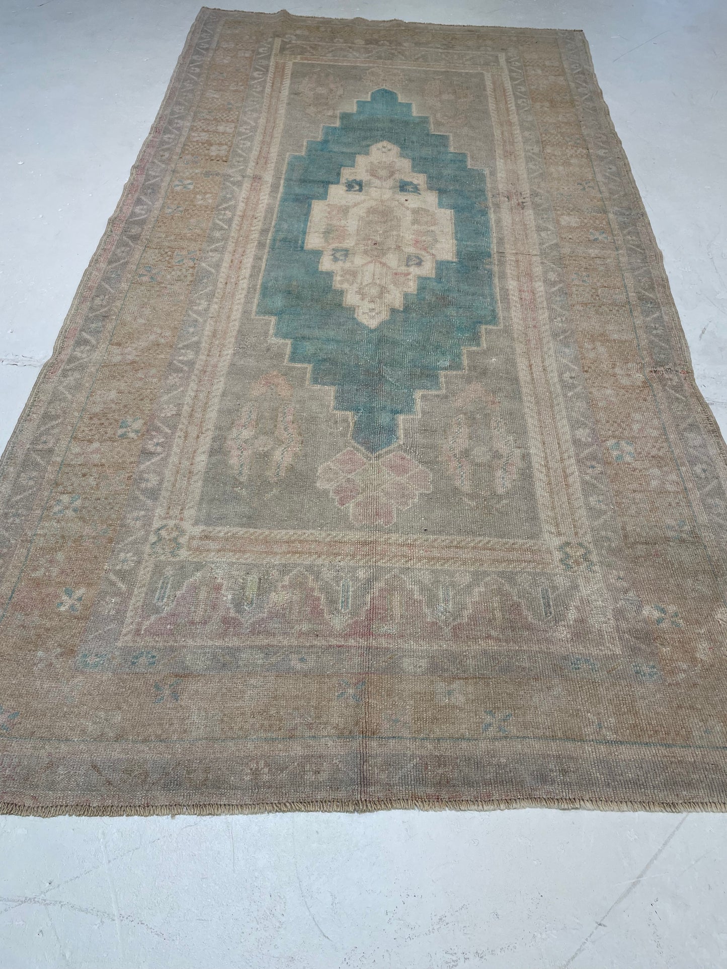 Hand-Knotted Wool Rug Turkish Oushak 4'6" x 8'4"
