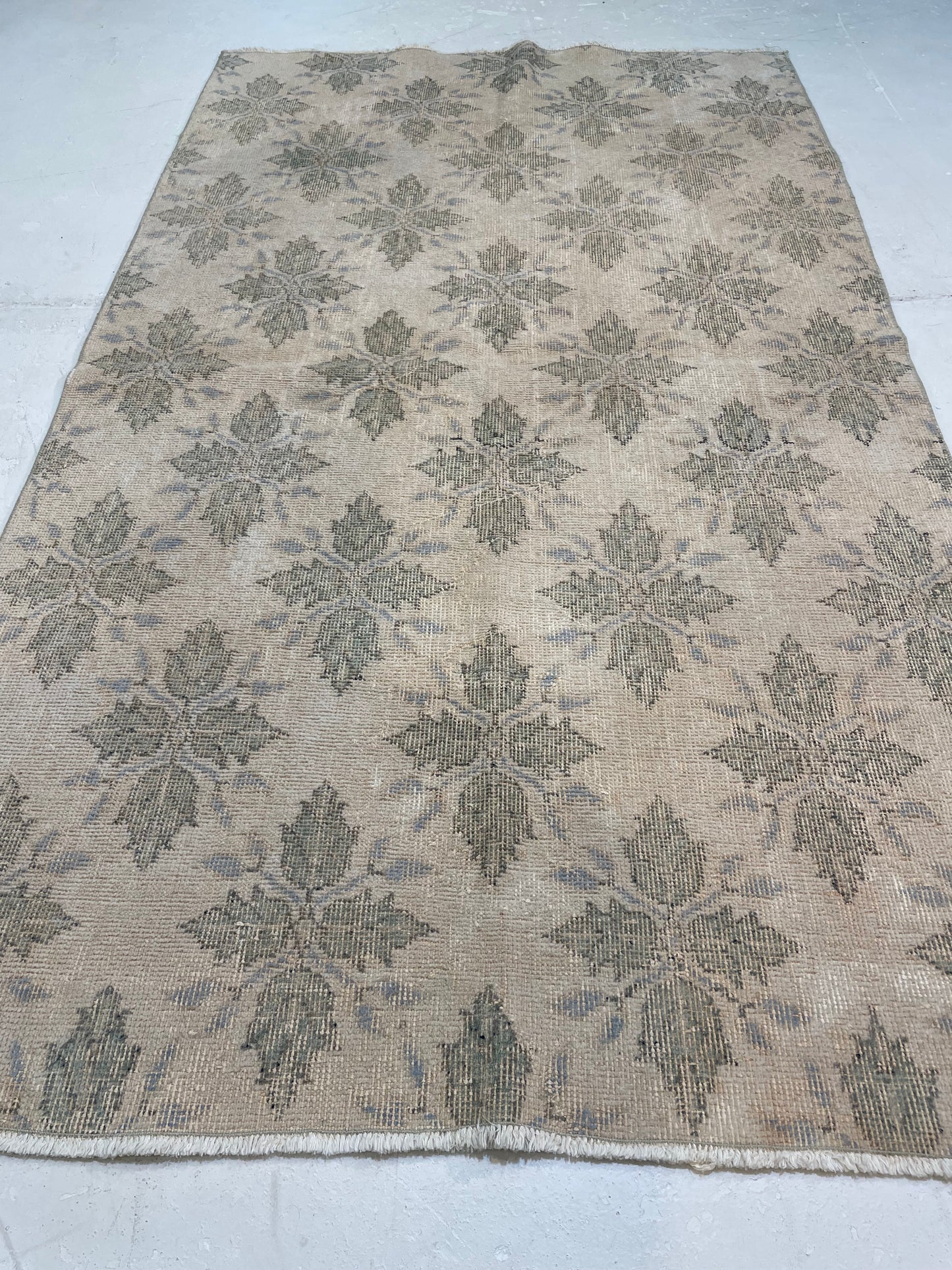 Hand-Knotted Wool Rug Turkish Oushak 3'10" x 6'6"