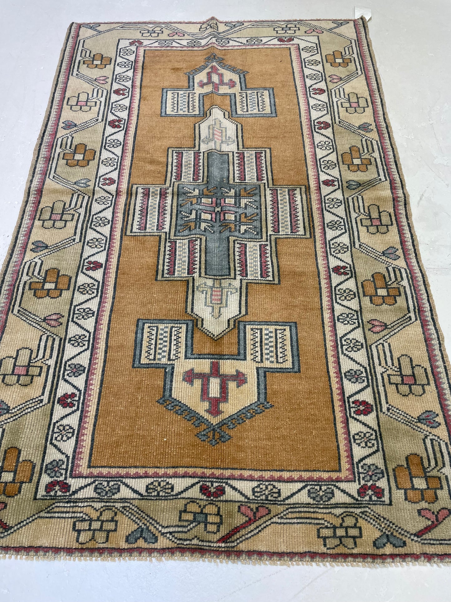 Hand-Knotted Wool Rug Turkish Oushak 3'4" x 5'3"