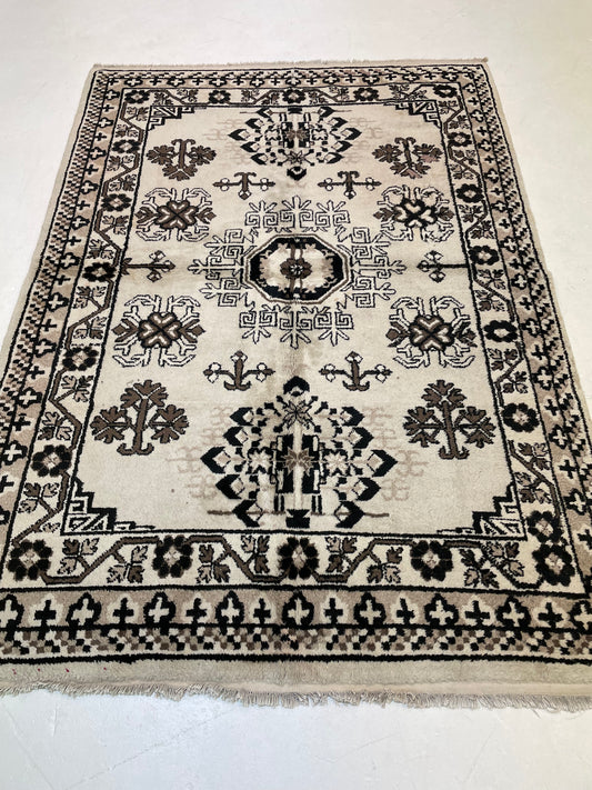 Hand-Knotted Wool Rug Khotan 4'6" x 6'7"