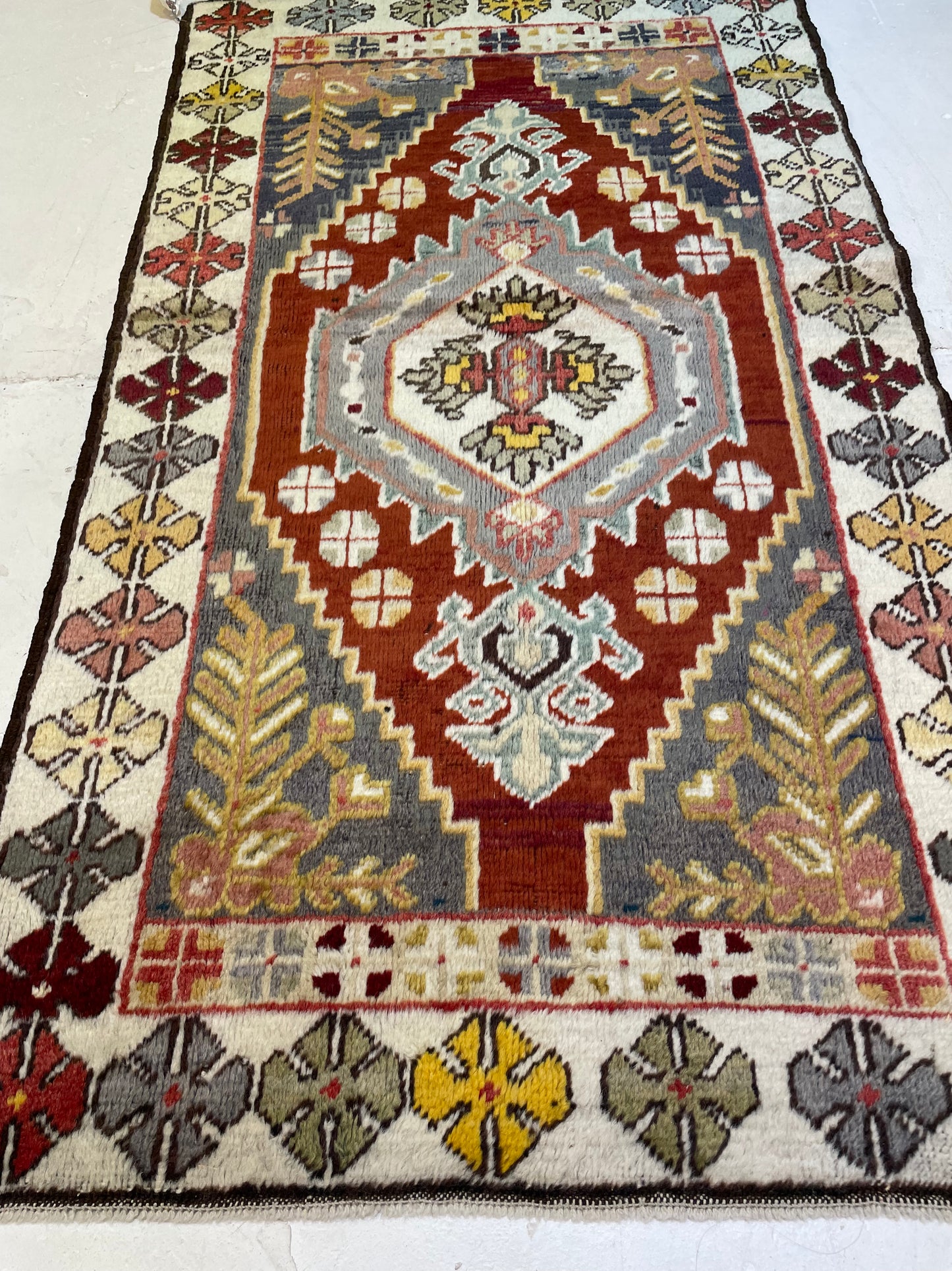Hand-Knotted Wool Rug Turkish Oushak 2'6" x 4'4"