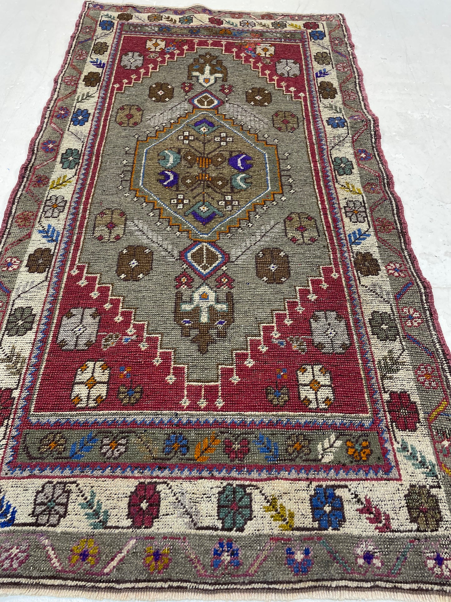 Hand-Knotted Wool Rug Turkish Oushak 2'5" x 4'5"