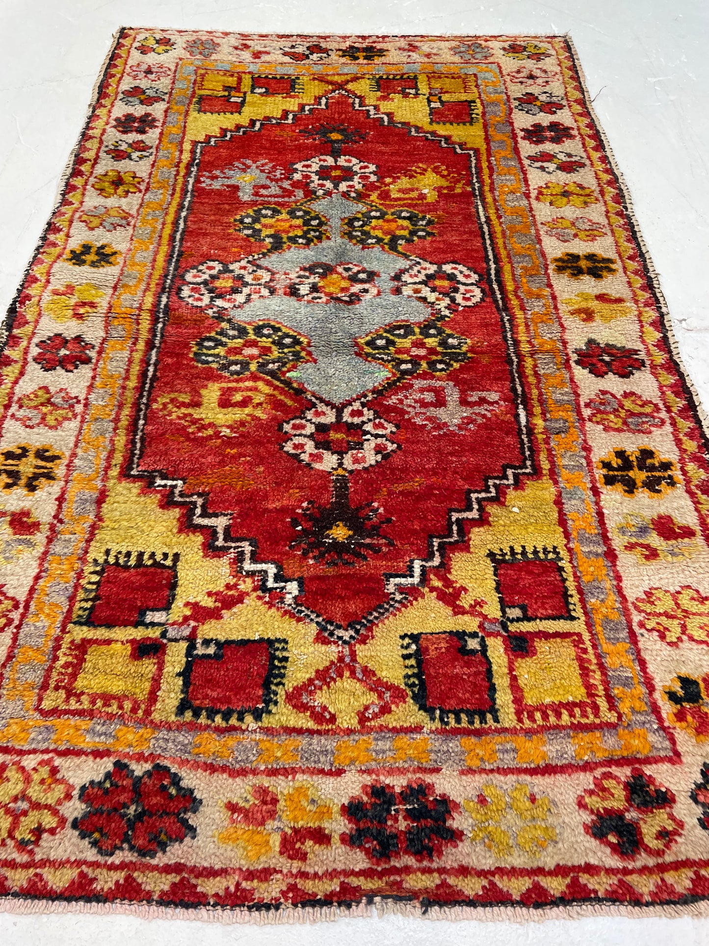 Hand-Knotted Wool Rug Turkish Oushak 2'6" x 4'