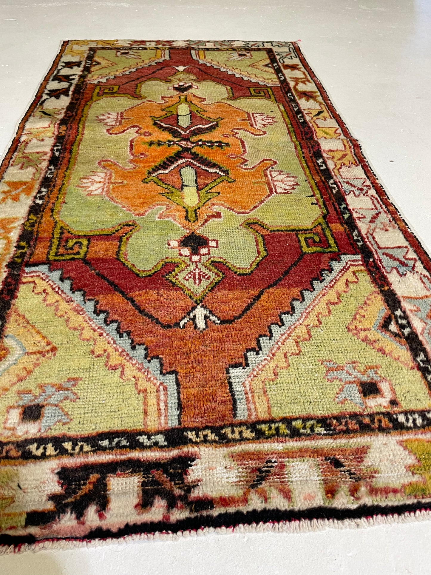 Hand-Knotted Wool Rug Turkish Oushak 2'6" x 4'10"