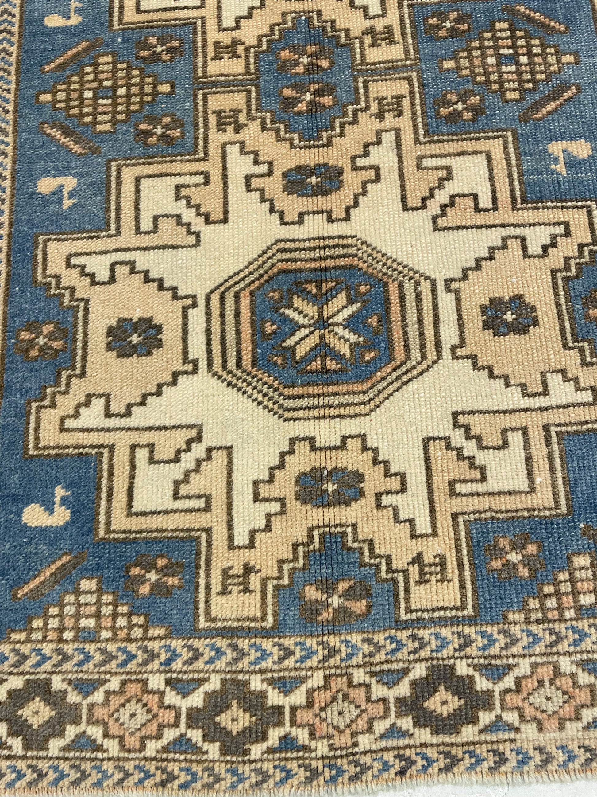 Tukish Wool Rug Hand-Knotted Wool Rug Turkish Oushak 2'5