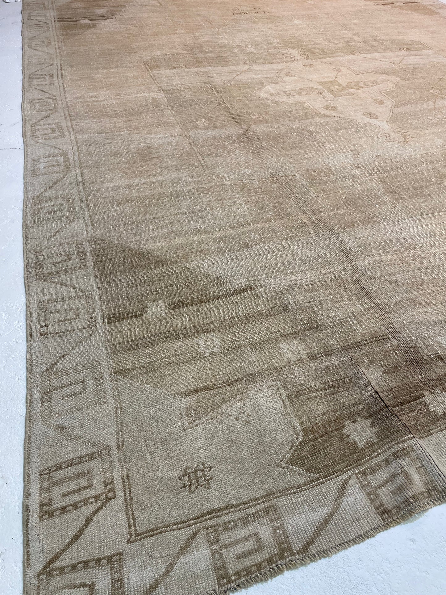 Hand-Knotted Wool Rug Turkish Oushak 9' x 11'9"