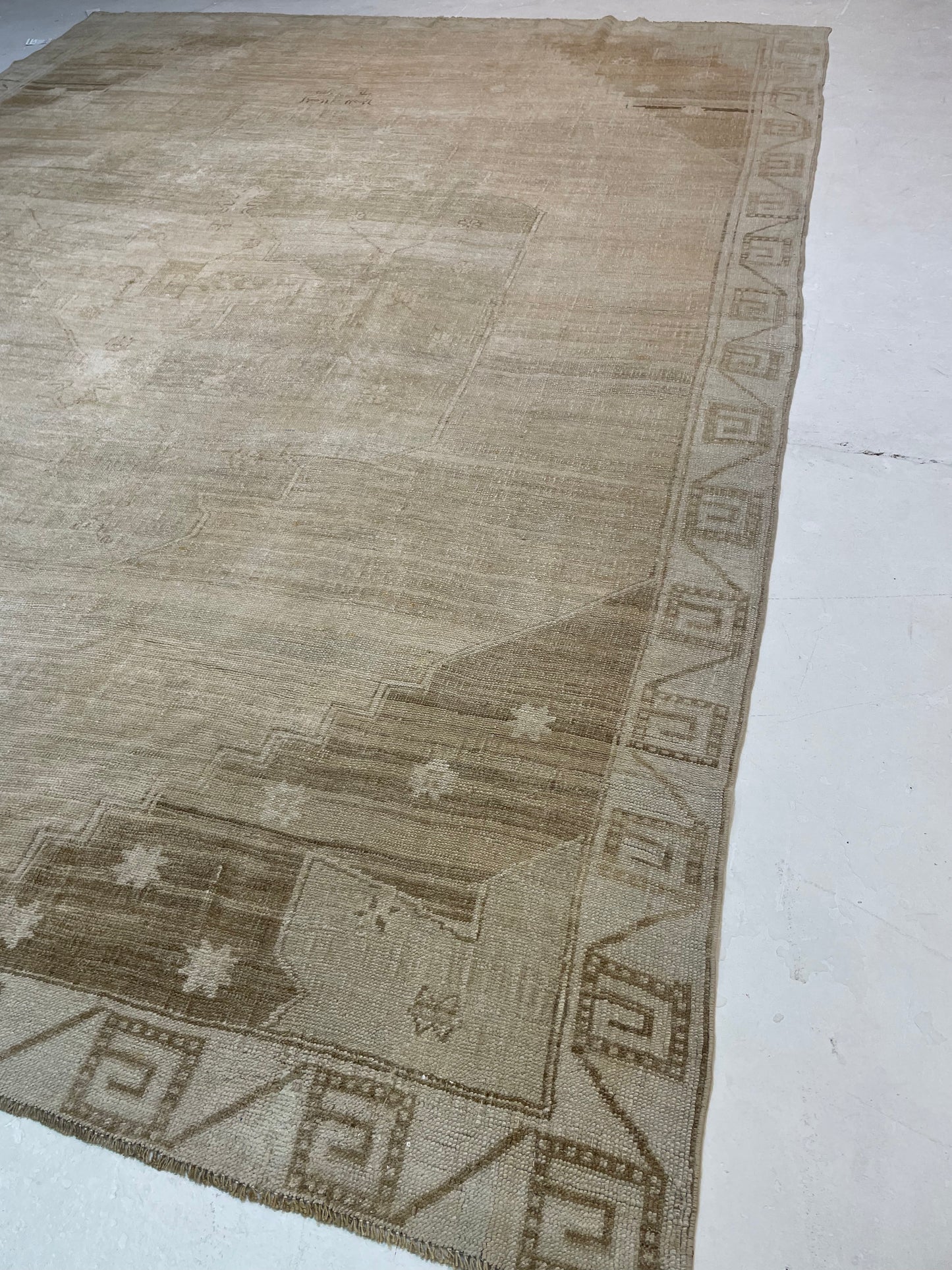 Hand-Knotted Wool Rug Turkish Oushak 9' x 11'9"