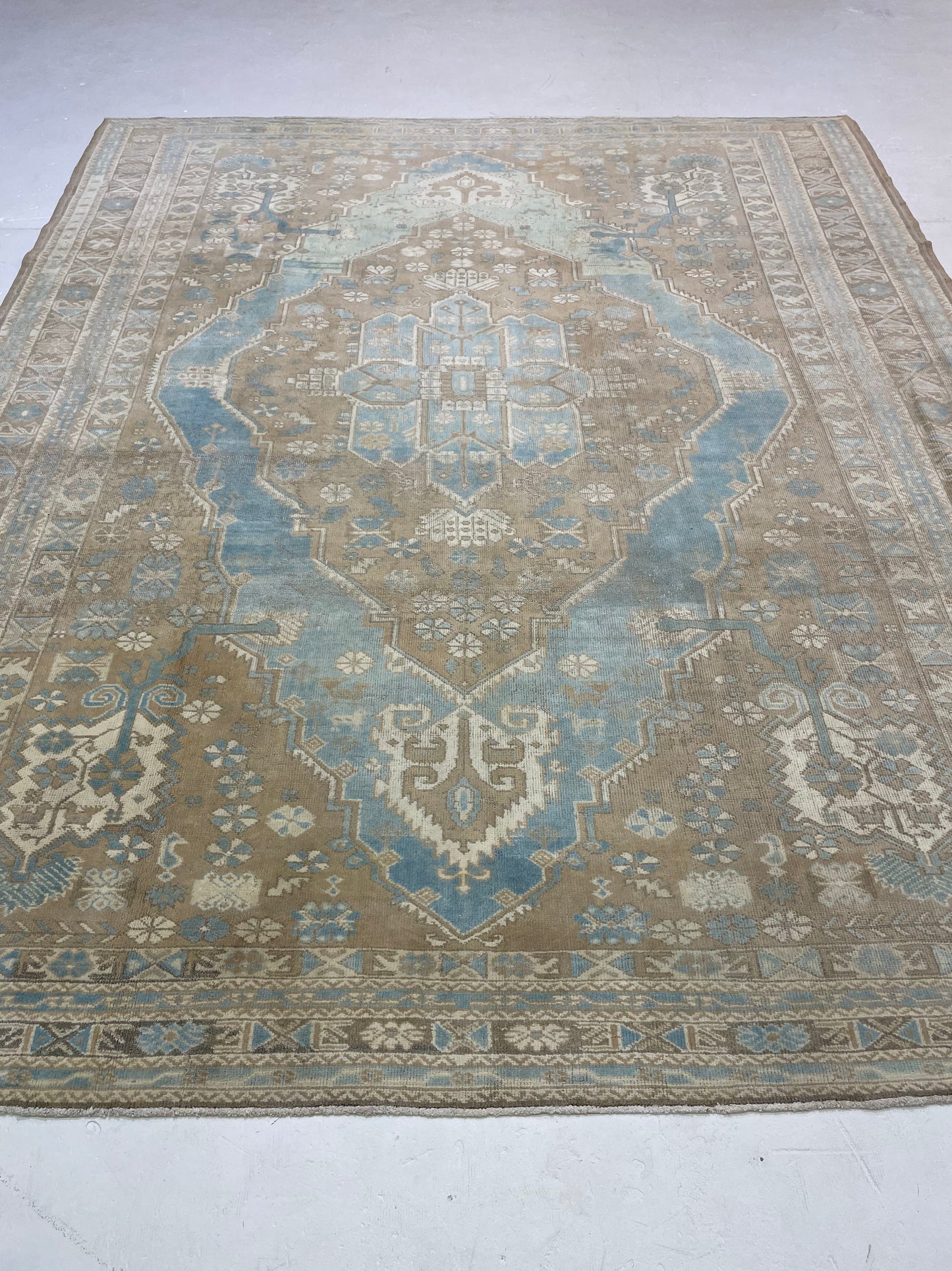 Hand-Knotted Wool Rug Turkish Oushak 7'8" x 9'4"