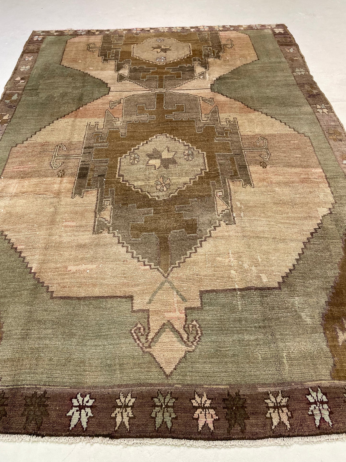 Hand-Knotted Wool Rug Turkish Oushak 7'6" x 10'11"