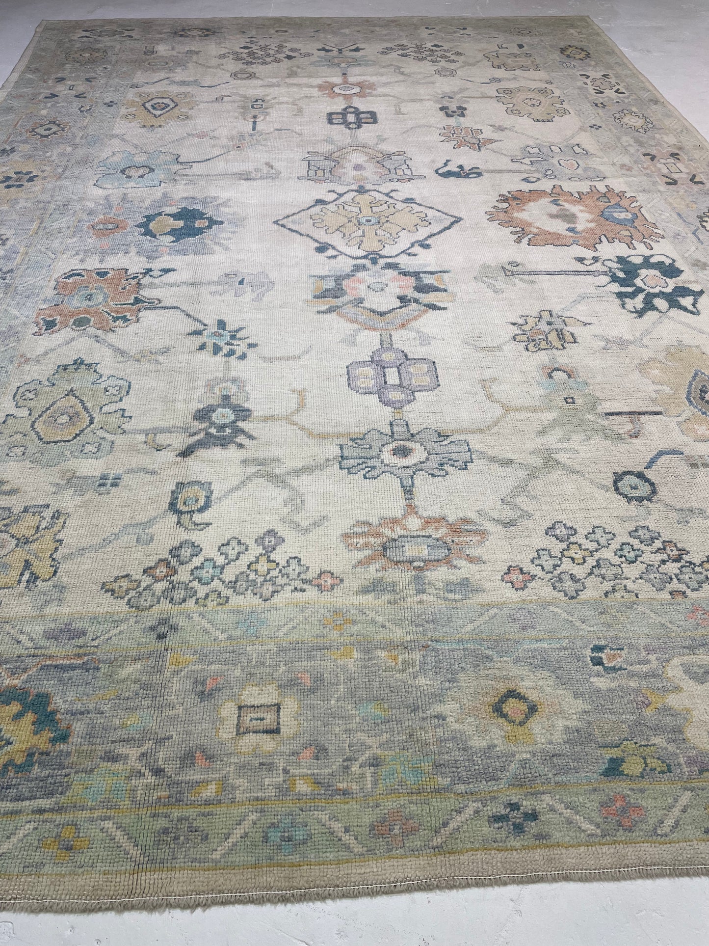 Hand-Knotted Wool Rug Turkish Oushak 9'10" x 14'7"