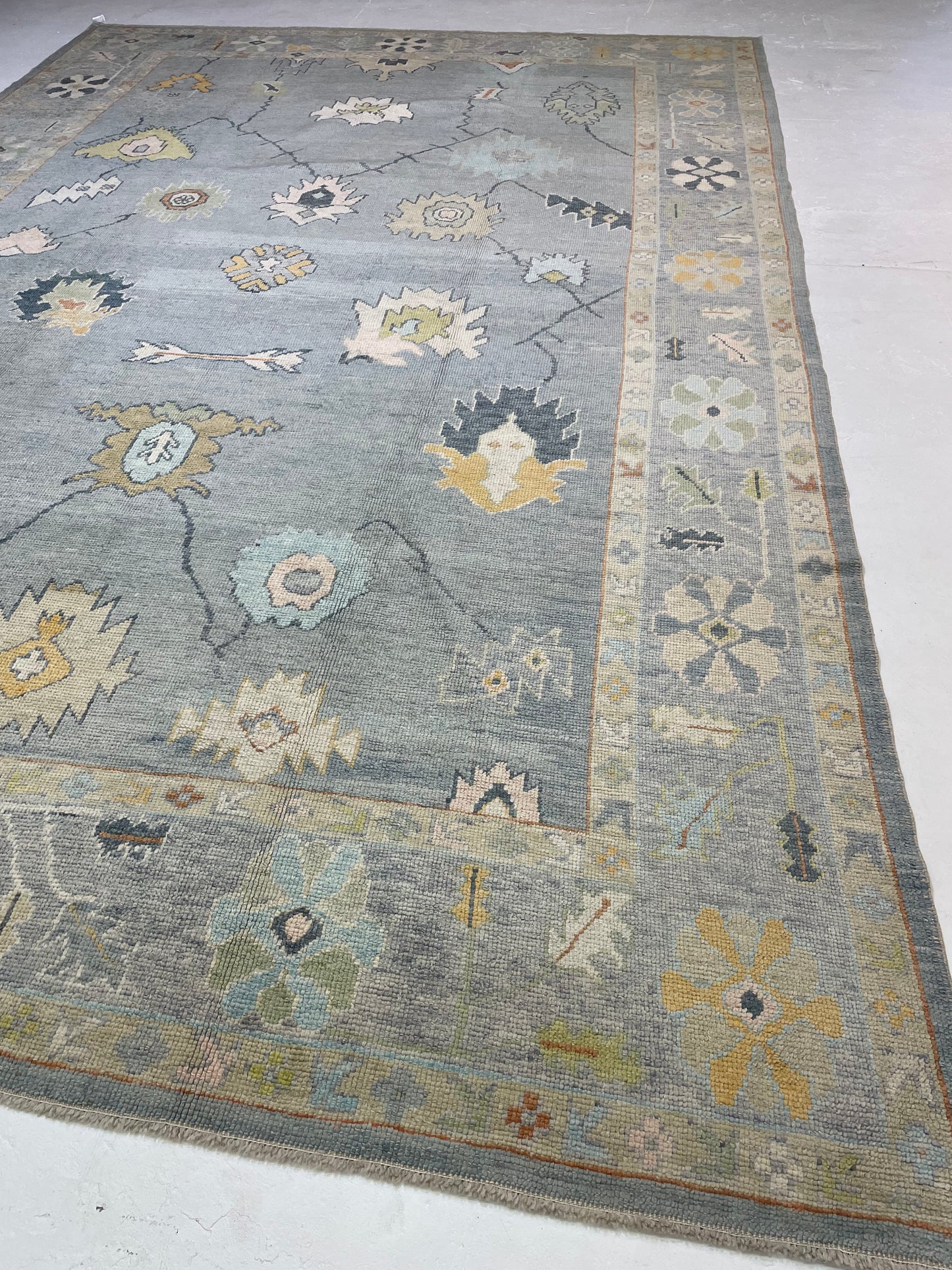 Hand-Knotted Wool Rug Turkish Oushak 9'10" x 14'7"