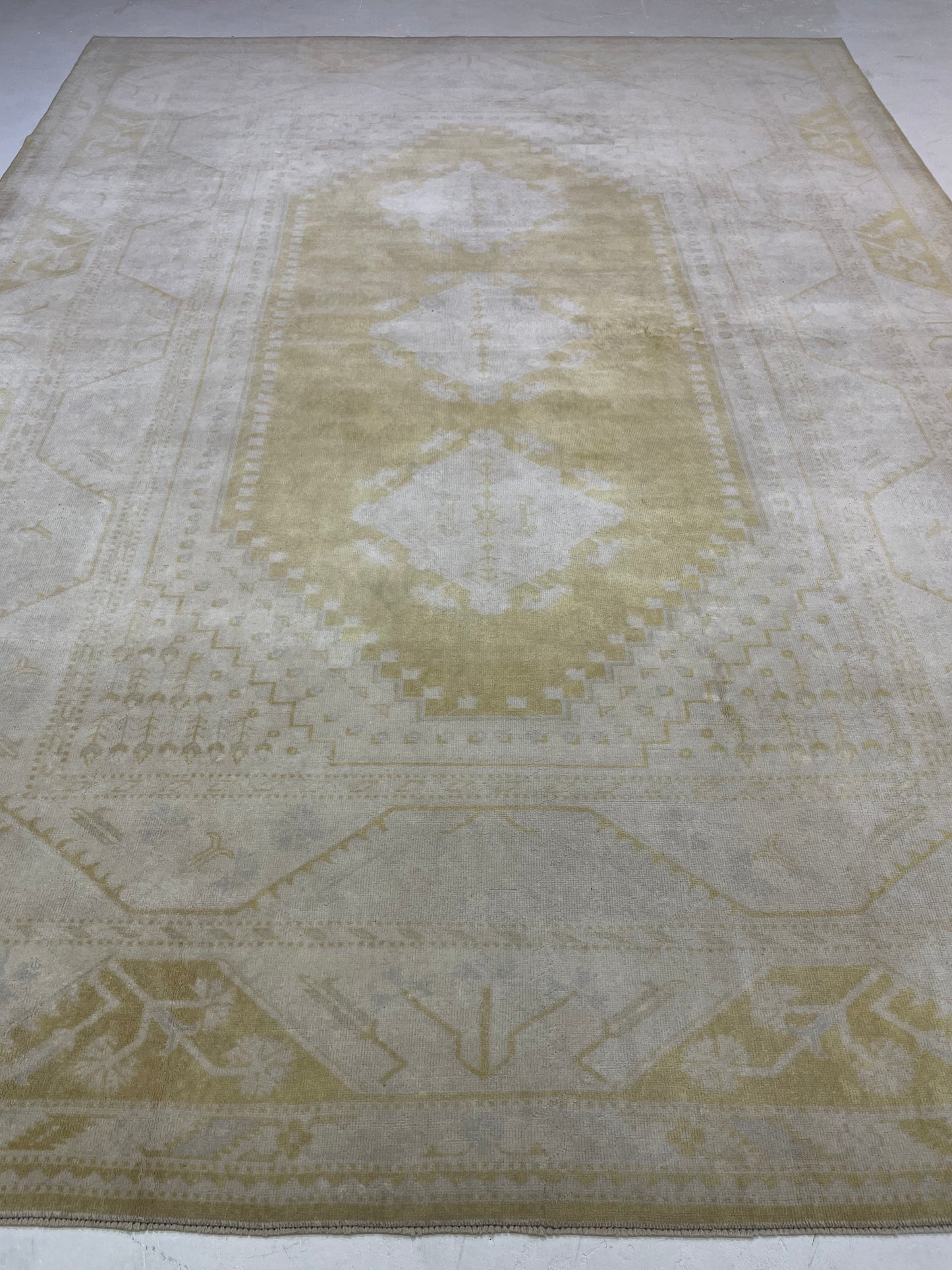 Hand-Knotted Wool Rug Turkish Oushak 10' x 13'9"