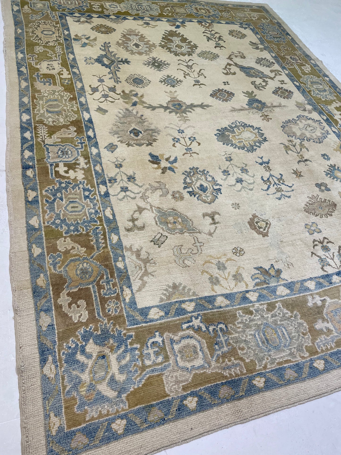 Hand-Knotted Wool Rug Turkish Oushak 8'5" x 11'4"