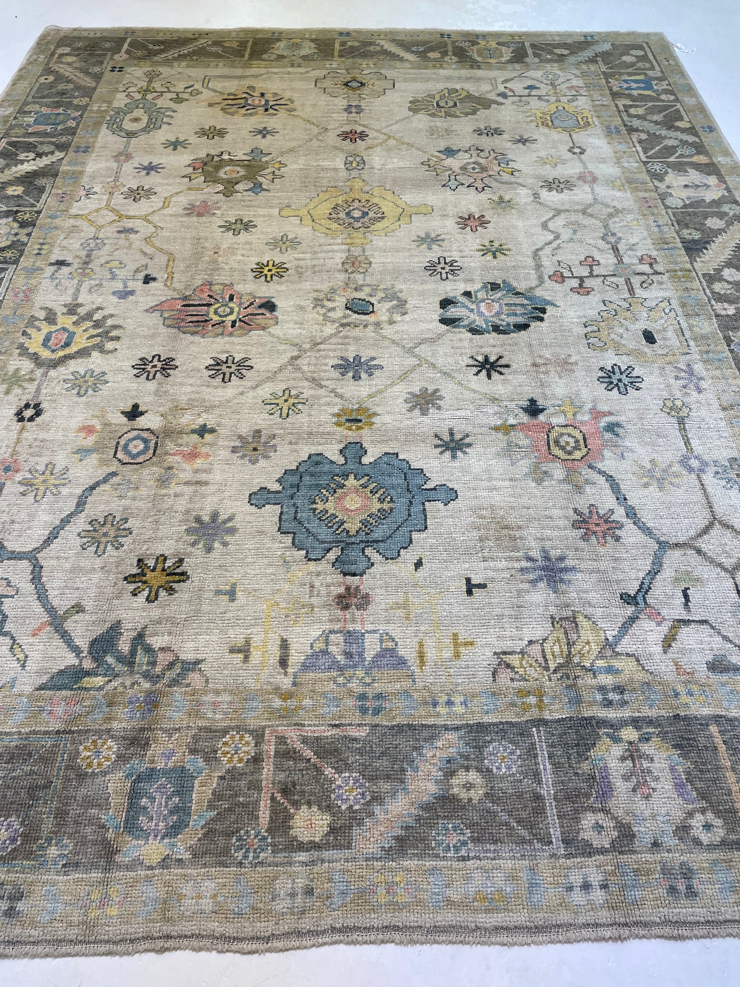Hand-Knotted Wool Rug Turkish Oushak 9'2" x 11'8"