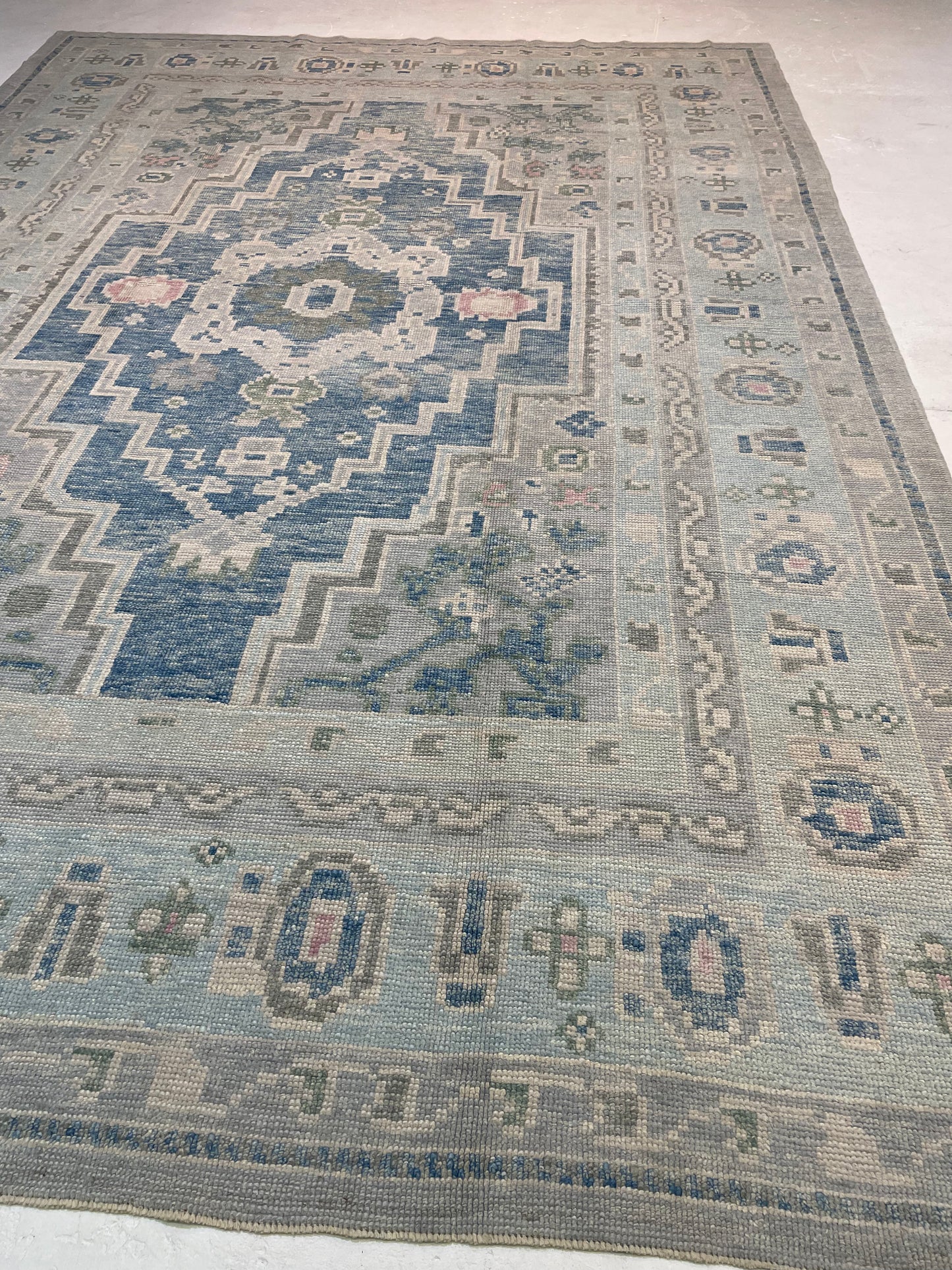 Hand-Knotted Wool Rug Turkish Oushak 9'6" x 13'6"