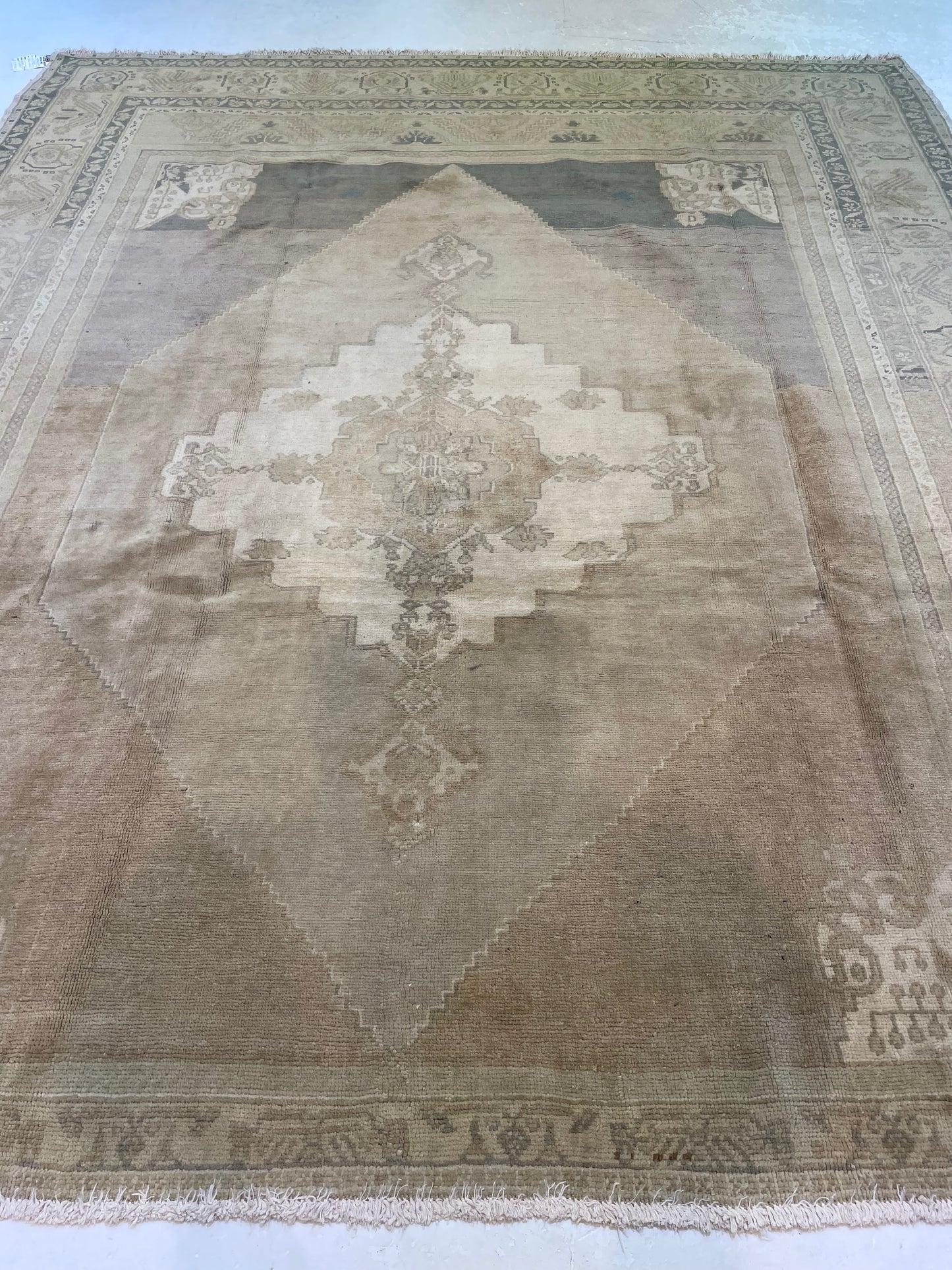 Hand-Knotted Wool Rug Turkish Oushak 7'6" x 8'11"