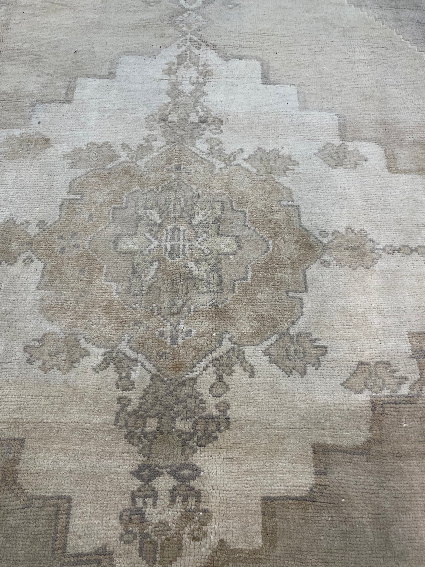 Hand-Knotted Wool Rug Turkish Oushak 7'6" x 8'11"