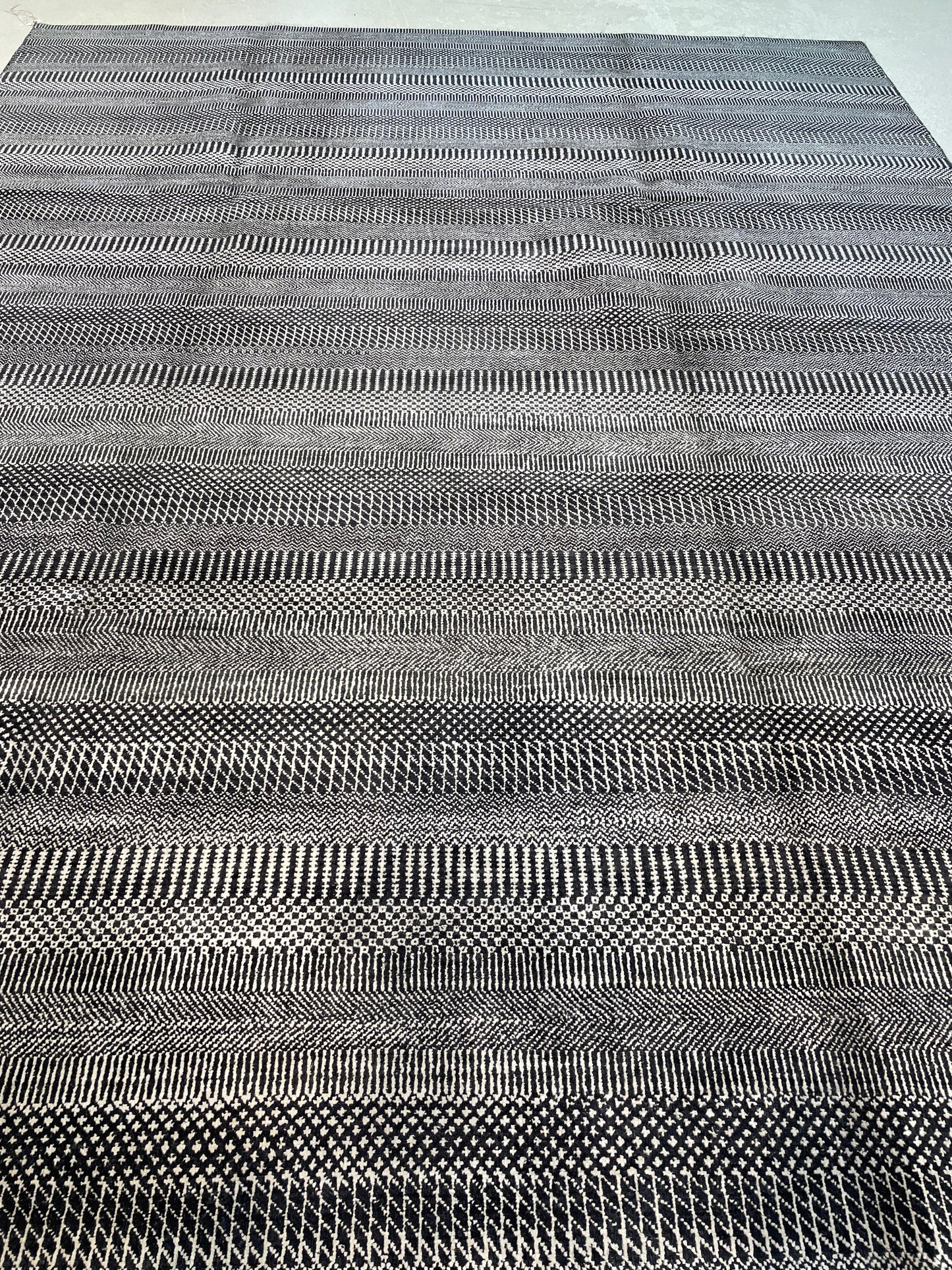 Hand-Knotted Wool Rug Turkish Oushak 7'9" x 10'