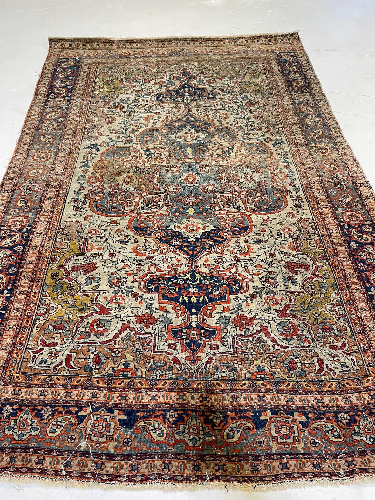 Hand-Knotted Wool Rug Isfehan Ahmad 4'6" x 6'6"