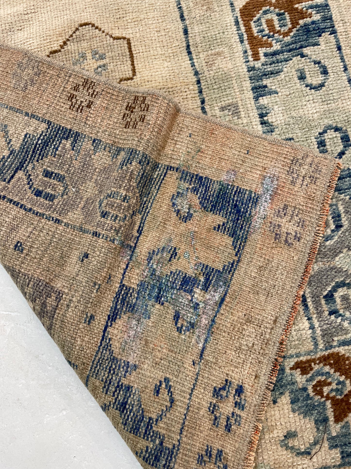 Hand-Knotted Wool Rug Turkish Oushak 2'6" x 4'5"